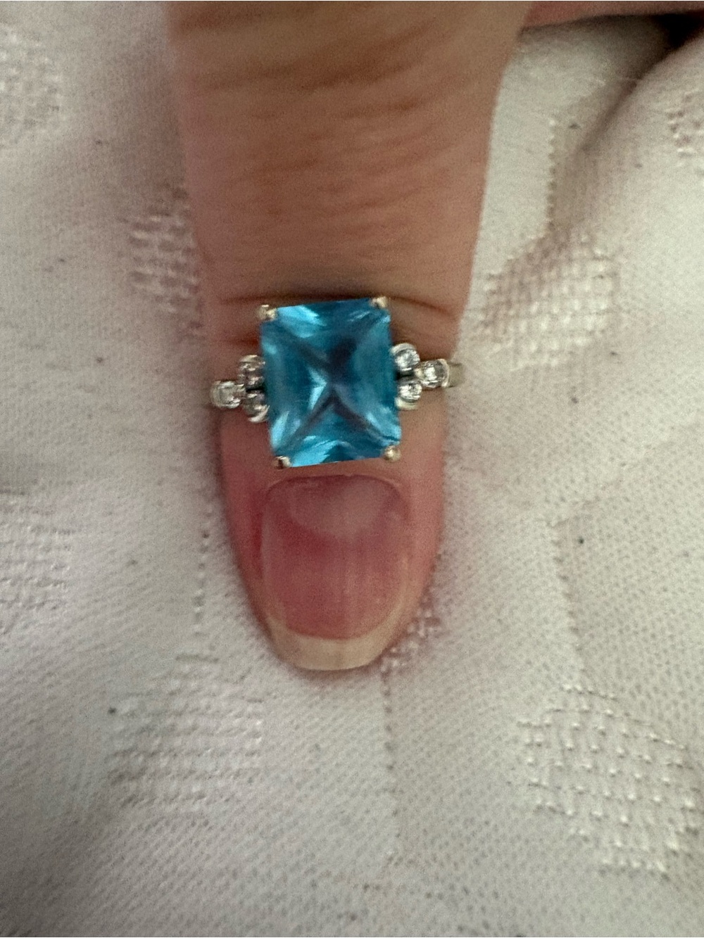 Blue Topaz 10K white gold Center Stone Cocktail Ring - (Brand Not Specified)